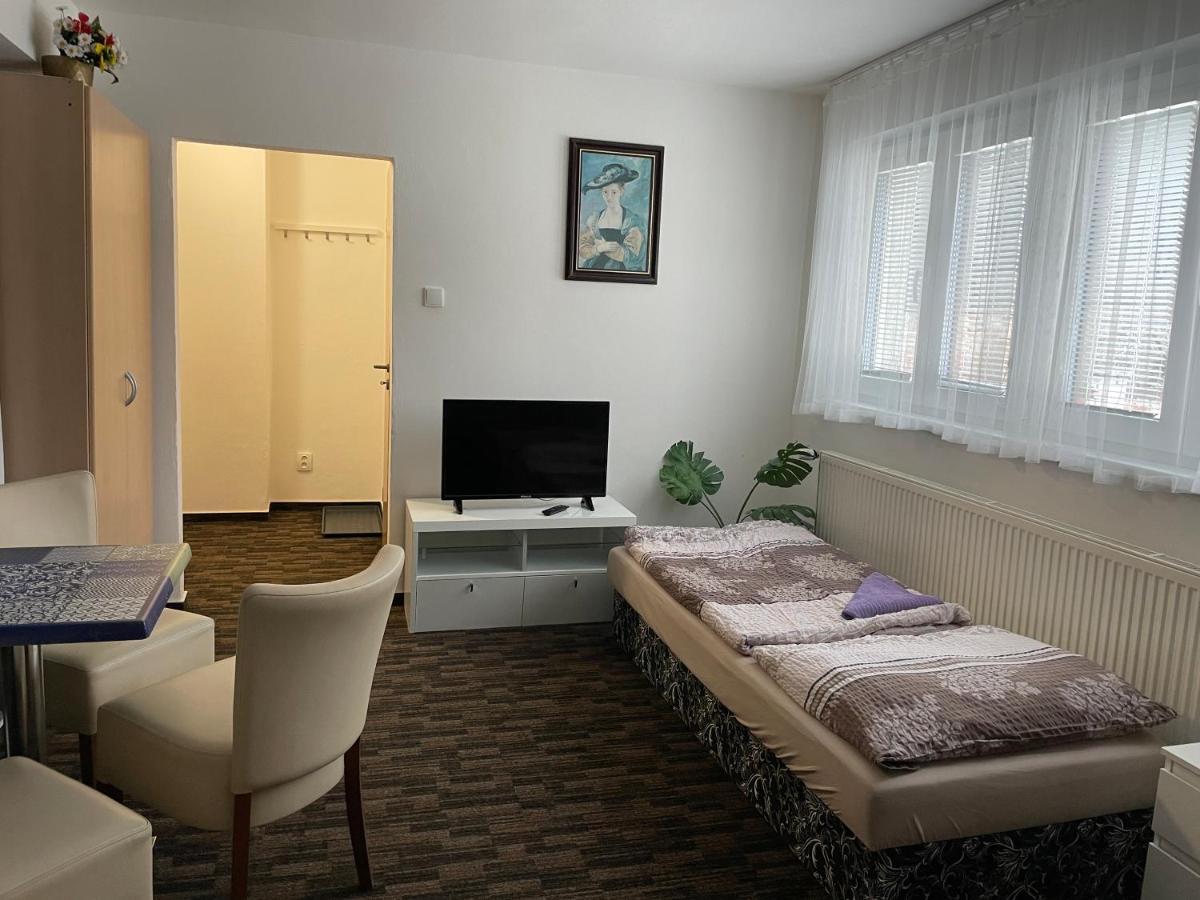 Cetnicka Stanice Hluboka Hluboká nad Vltavou Dış mekan fotoğraf